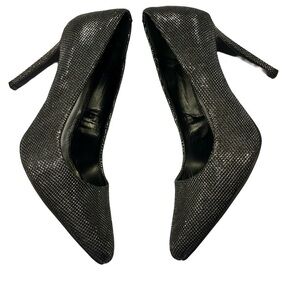 EUC Jennifer Lopez Shiny Gray/Black 4 Inch Heels Size 6.5